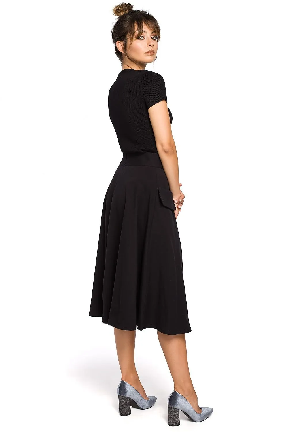 Elegant Flared Midi Skirt with Practical Front Pockets - A Timeless Wardrobe Essential